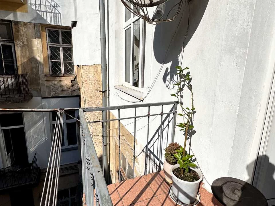Apartment. Pavlo Kovzhuna Street, Lviv