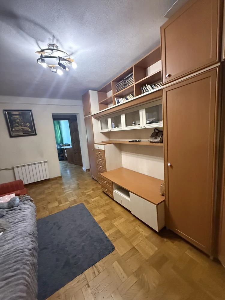 Продаж 4-кімнатної квартри з укриттям на бульварі верховної