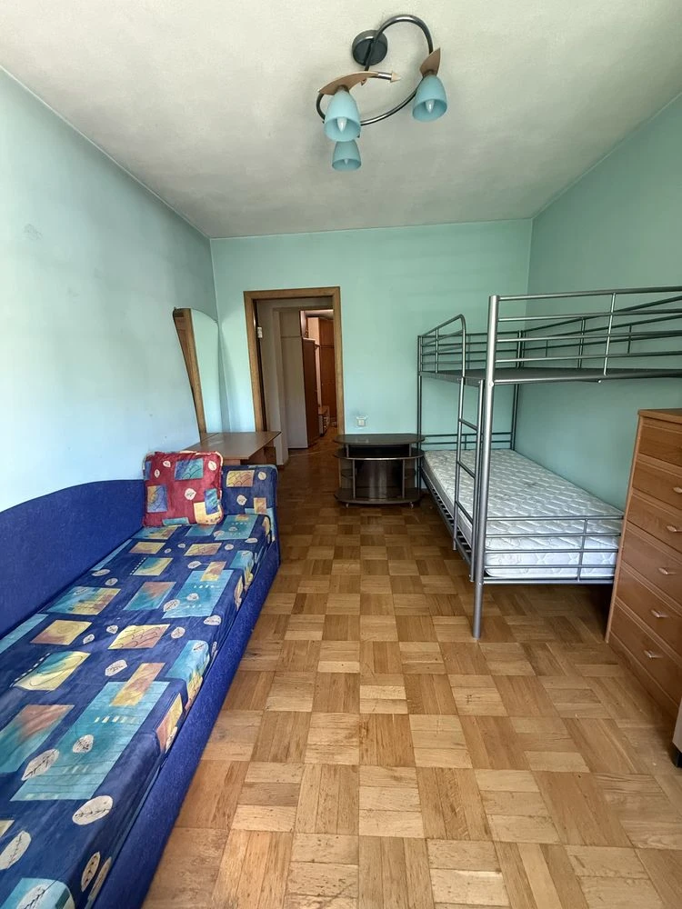 Продаж 4-кімнатної квартри з укриттям на бульварі верховної