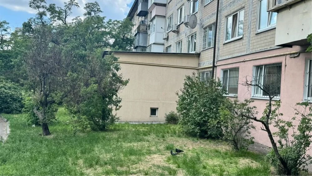 Продаж 4-кімнатної квартри з укриттям на бульварі верховної