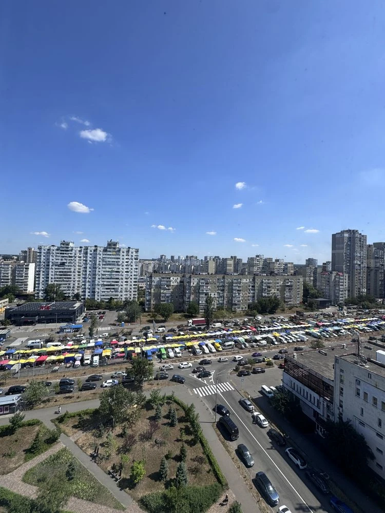 Продается 2-комнатная квартира в метро Харьковская