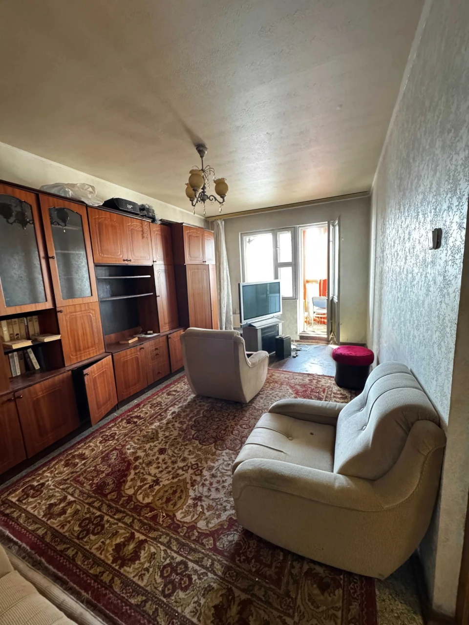 Sale of a two-bedroom apartment. European Union Avenue
