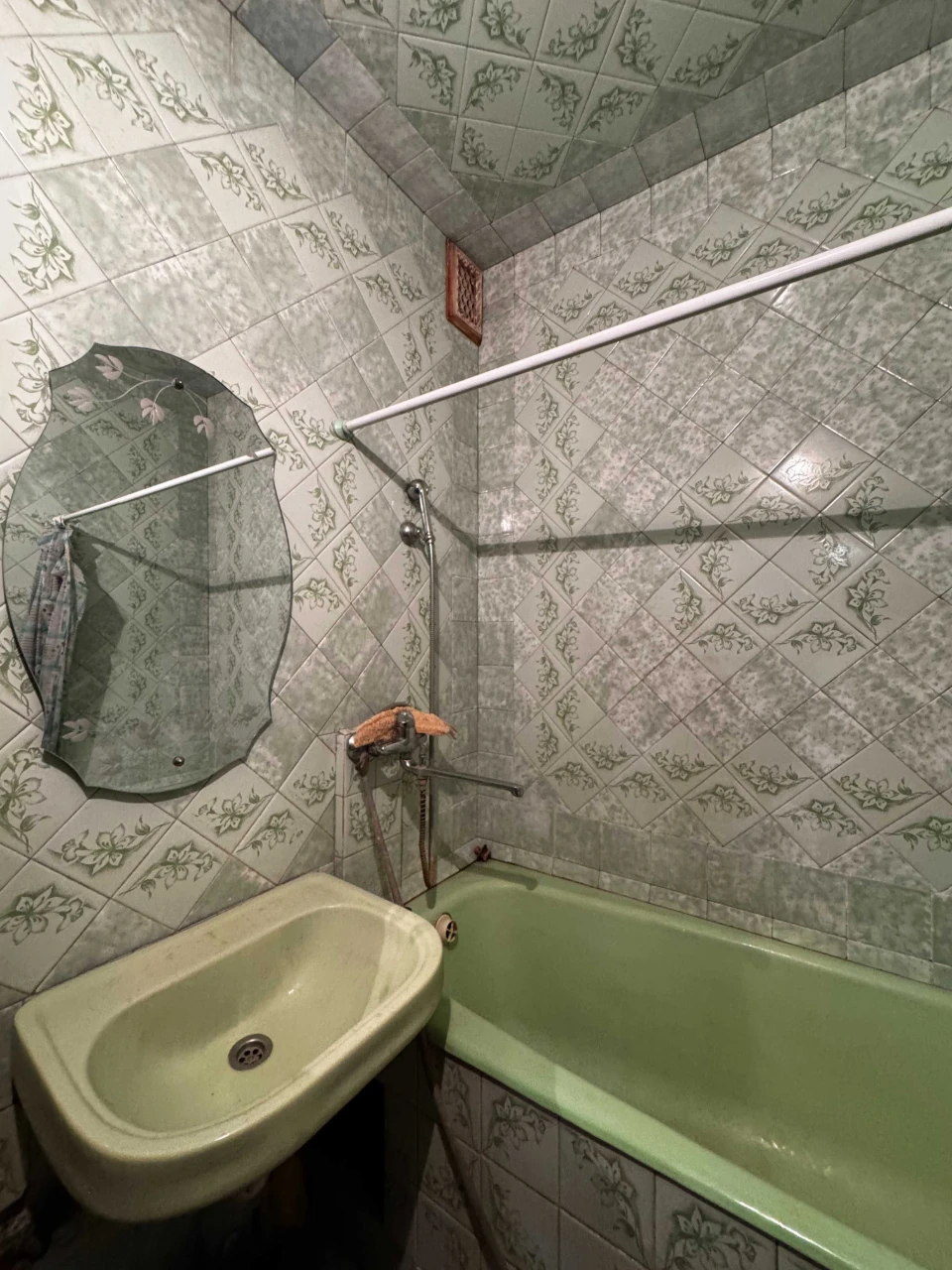 Sale of a two-bedroom apartment. European Union Avenue