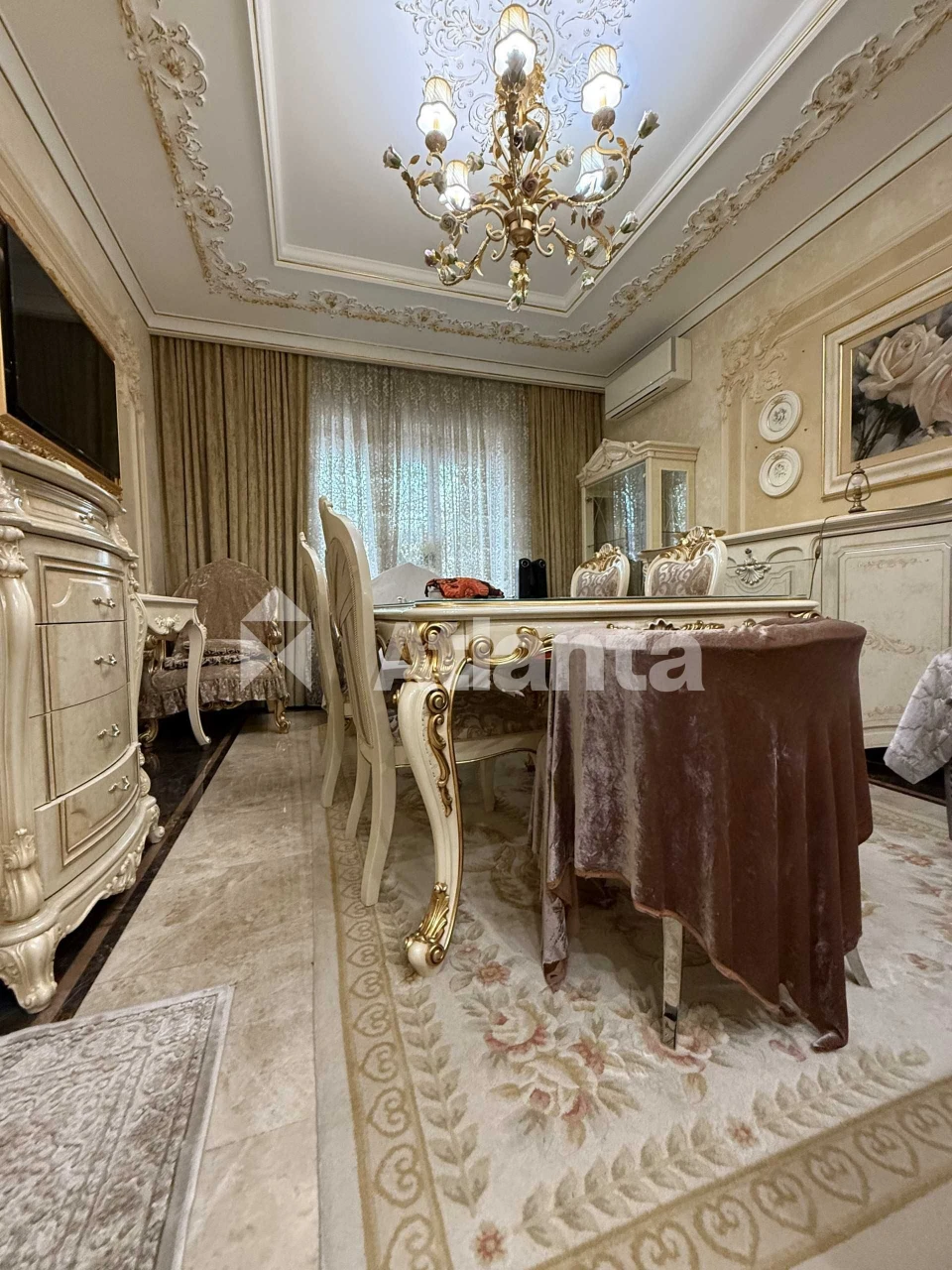 Luxury House! High-End Renovation. 5 Bedrooms. (400m2) State Property. Basement