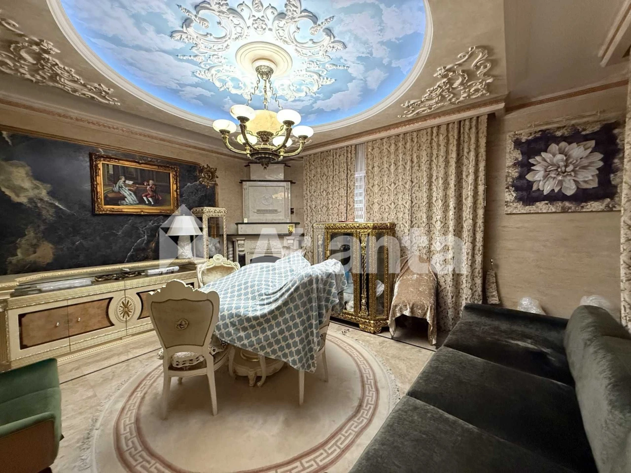 Luxury House! High-End Renovation. 5 Bedrooms. (400m2) State Property. Basement