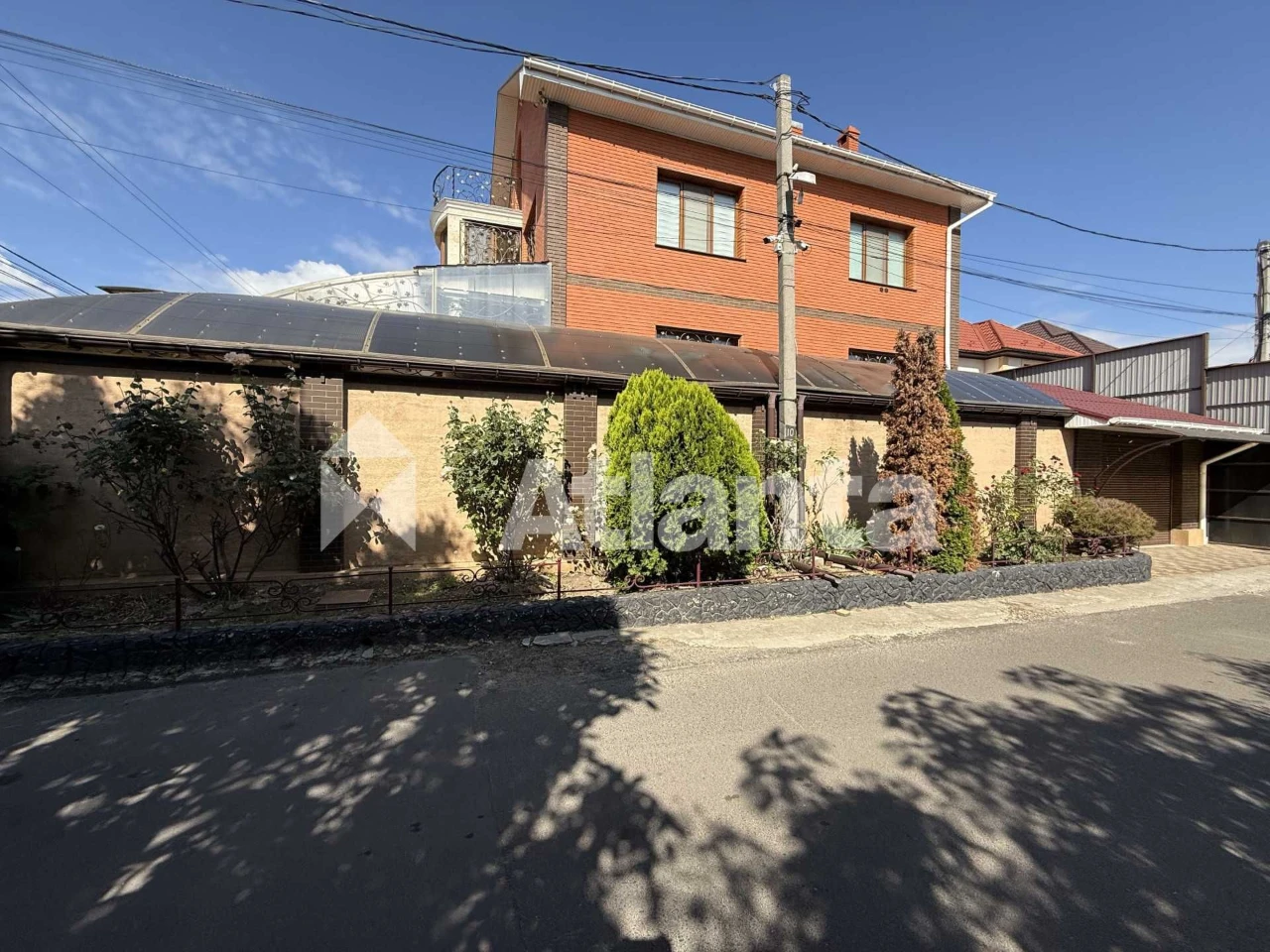 Luxury House! High-End Renovation. 5 Bedrooms. (400m2) State Property. Basement