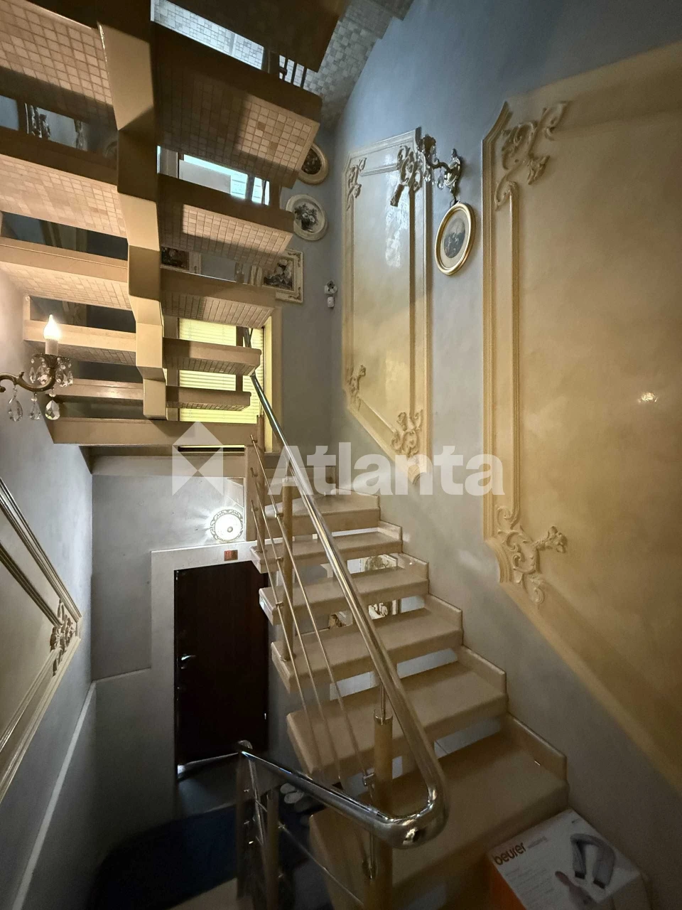 Luxury House! High-End Renovation. 5 Bedrooms. (400m2) State Property. Basement
