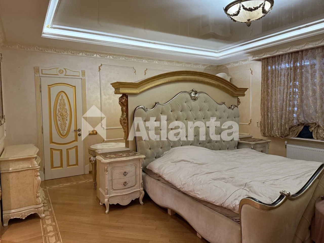 Luxury House! High-End Renovation. 5 Bedrooms. (400m2) State Property. Basement
