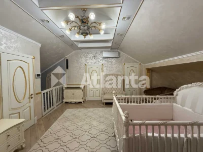 Luxury House! High-End Renovation. 5 Bedrooms. (400m2) State Property. Basement