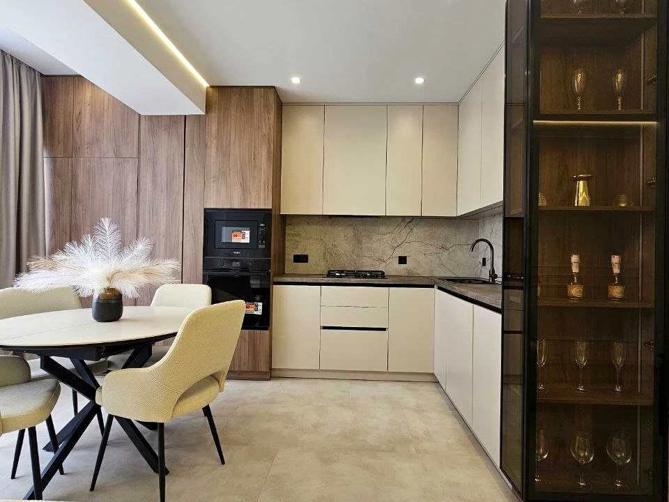 Apartment. Ivano-Frankivsk, Knıgynyn Street