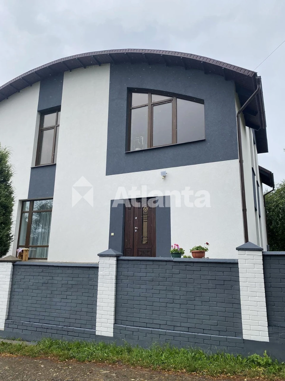 House from 2021 with modern renovation on Rosh.