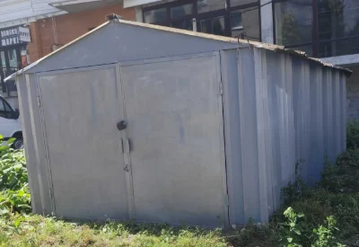 Metal Garage Without a Place