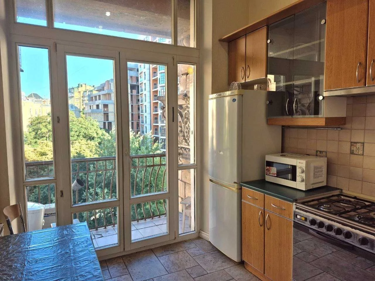 3-room apartment in the center of Kyiv, Khreshchatyk. Monthly rent.