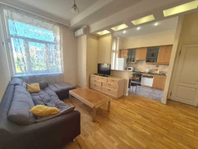 3-room apartment in the center of Kyiv, Khreshchatyk. Monthly rent.