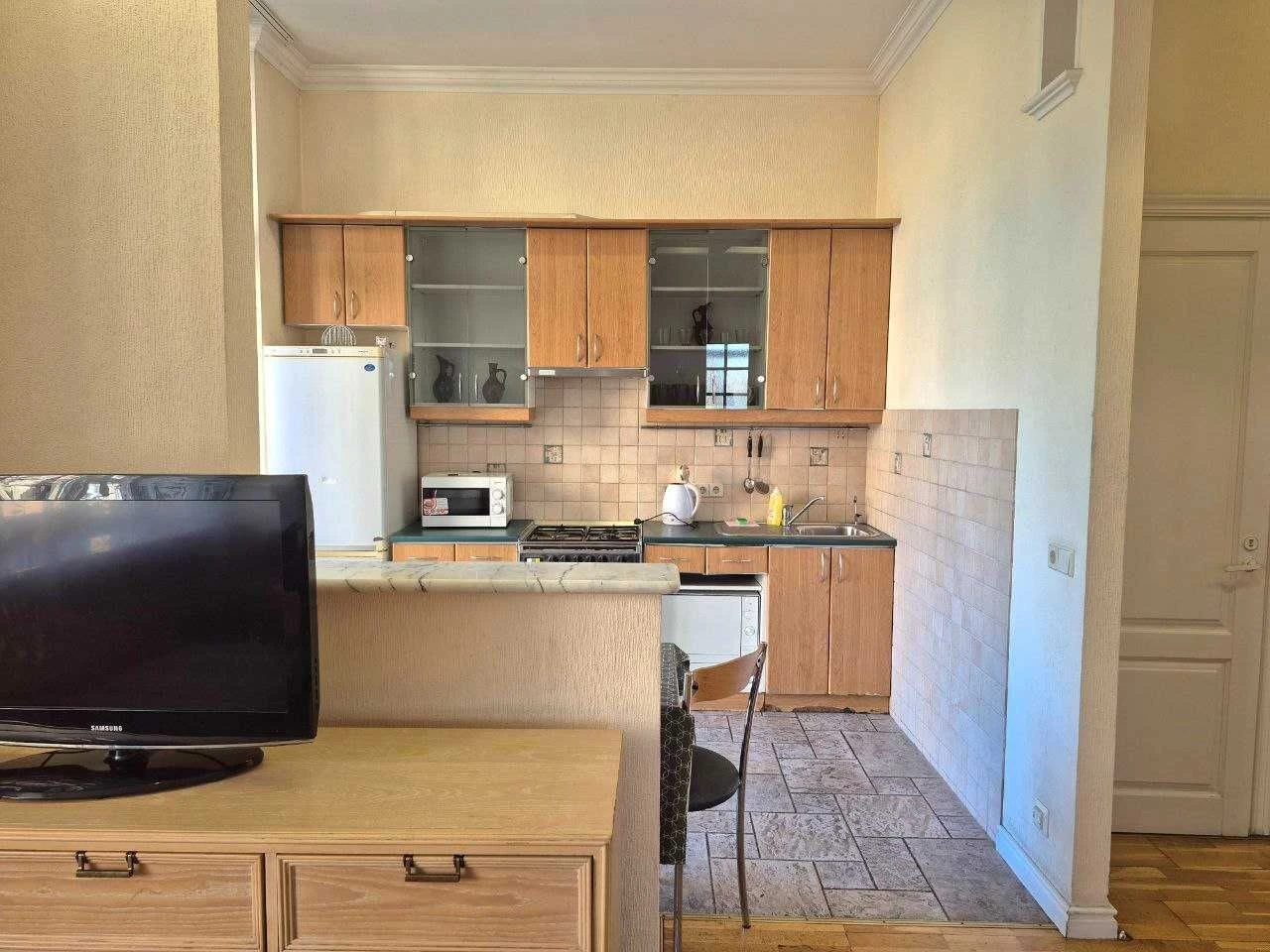 3-room apartment in the center of Kyiv, Khreshchatyk. Monthly rent.