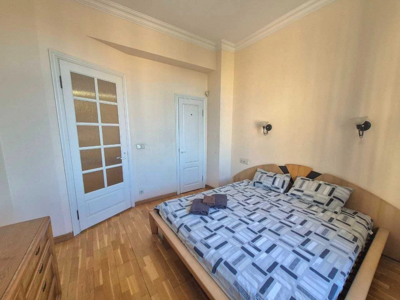 3-room apartment in the center of Kyiv, Khreshchatyk. Monthly rent.