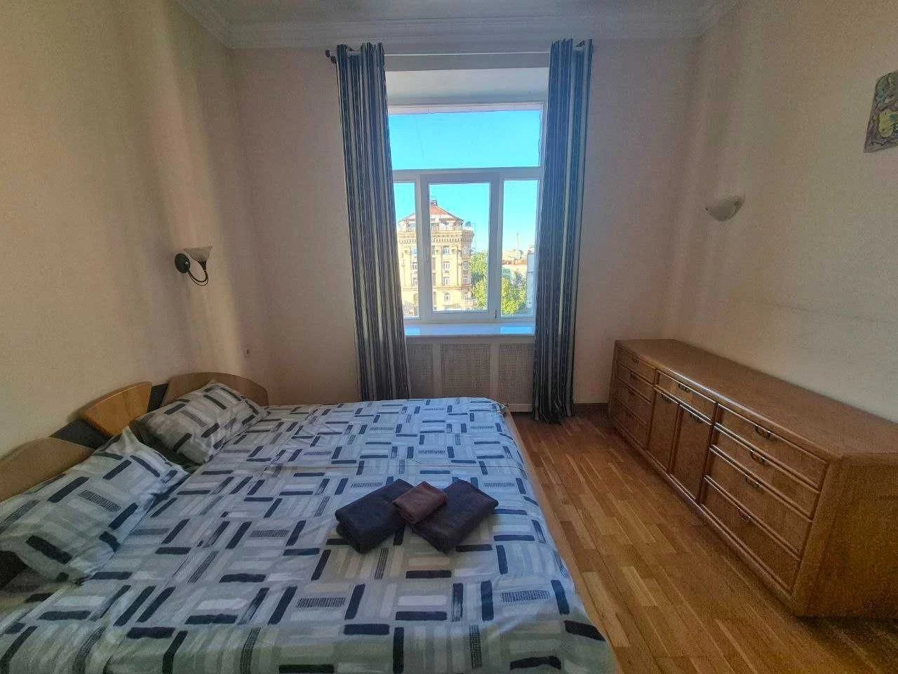 3-room apartment in the center of Kyiv, Khreshchatyk. Monthly rent.