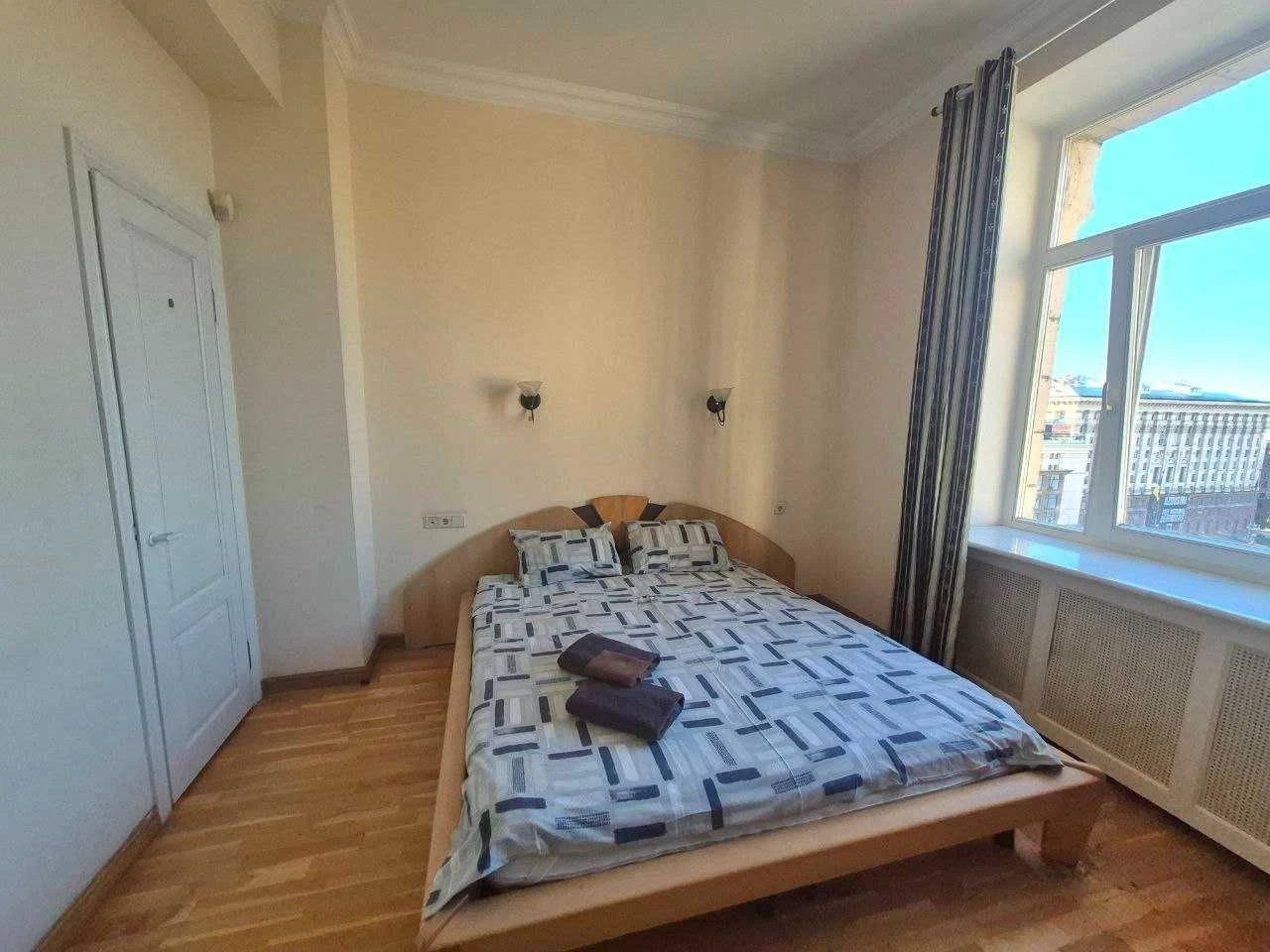 3-room apartment in the center of Kyiv, Khreshchatyk. Monthly rent.