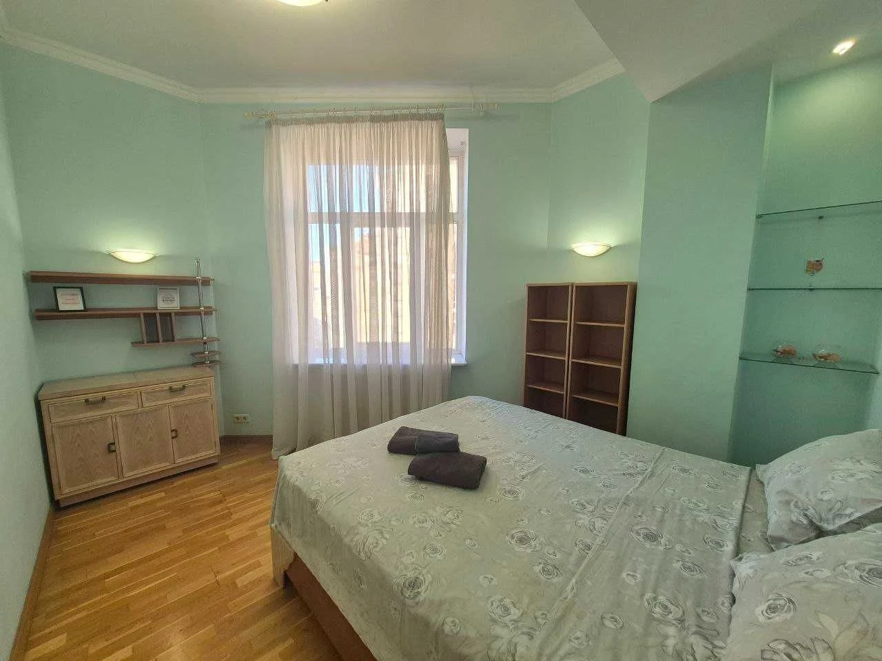3-room apartment in the center of Kyiv, Khreshchatyk. Monthly rent.