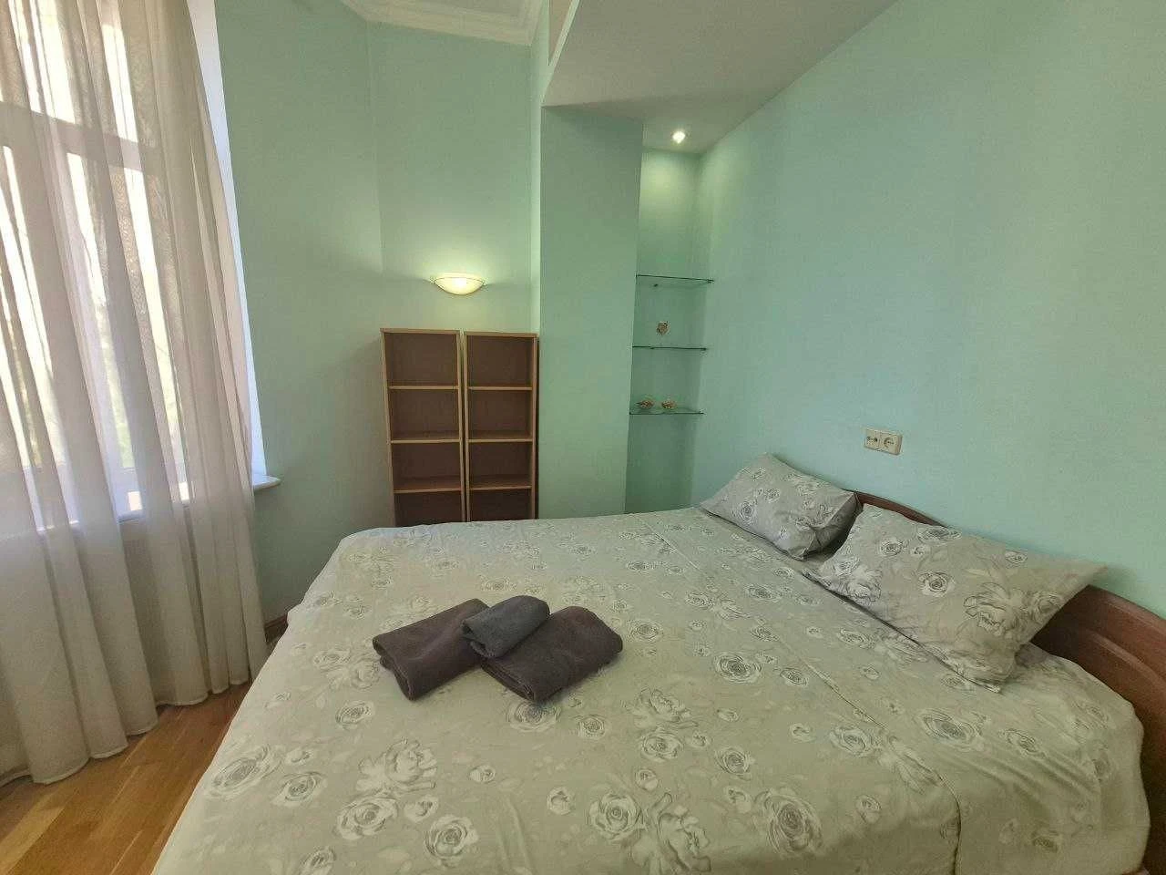 3-room apartment in the center of Kyiv, Khreshchatyk. Monthly rent.