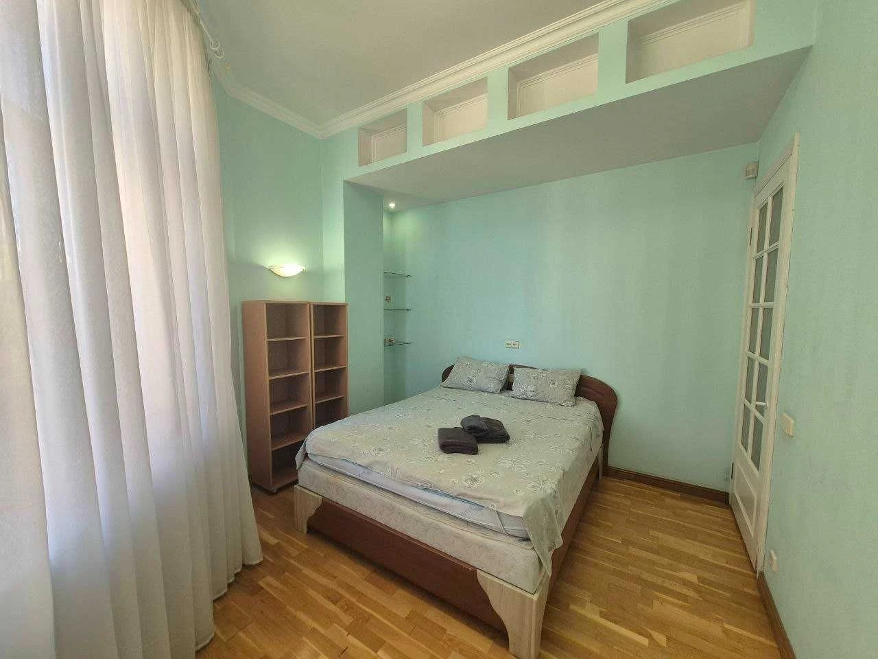 3-room apartment in the center of Kyiv, Khreshchatyk. Monthly rent.