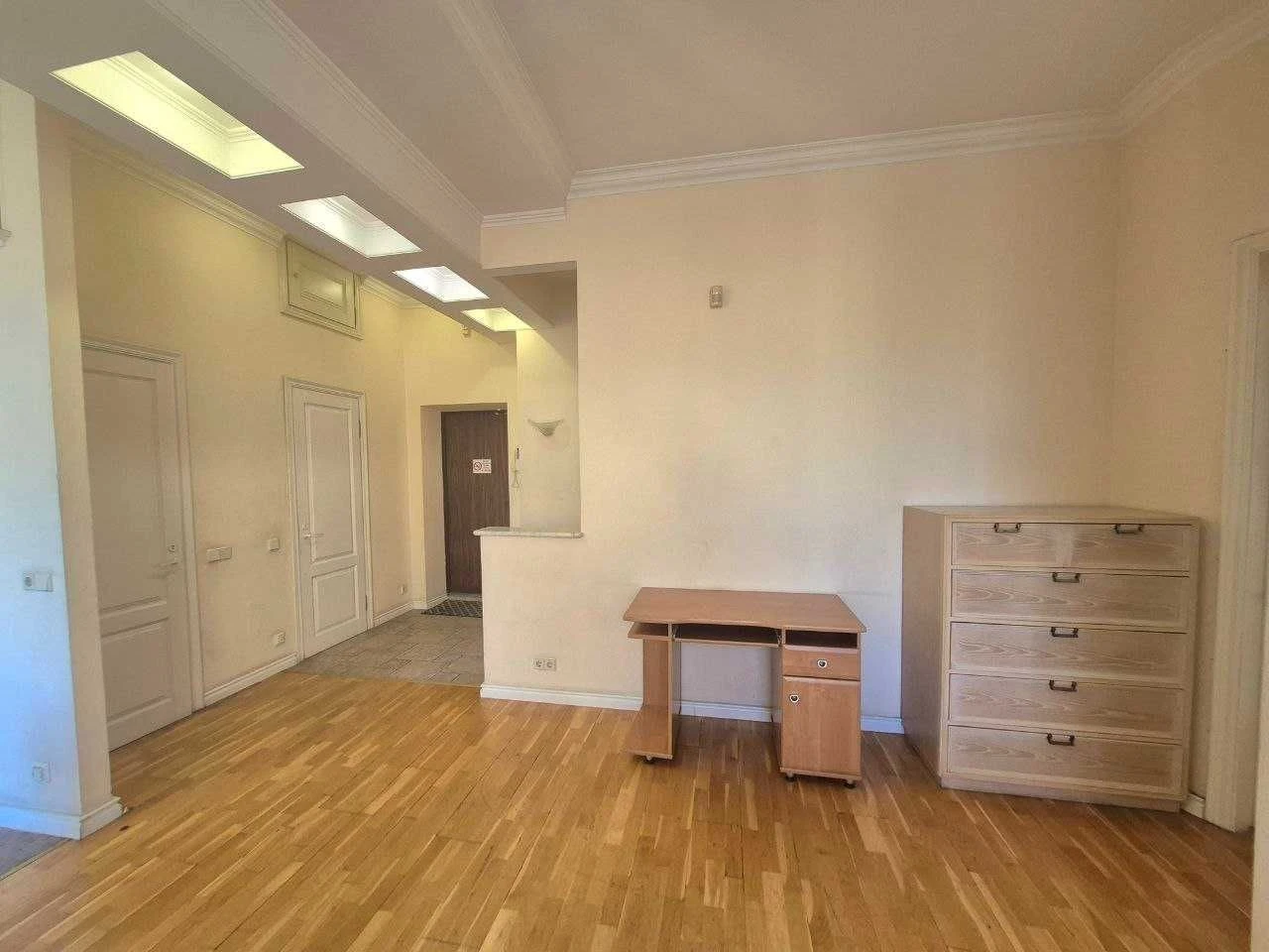 3-room apartment in the center of Kyiv, Khreshchatyk. Monthly rent.