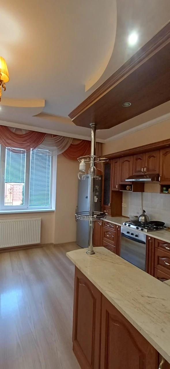 3 к.кв., 100 м.кв р-н Білочки
