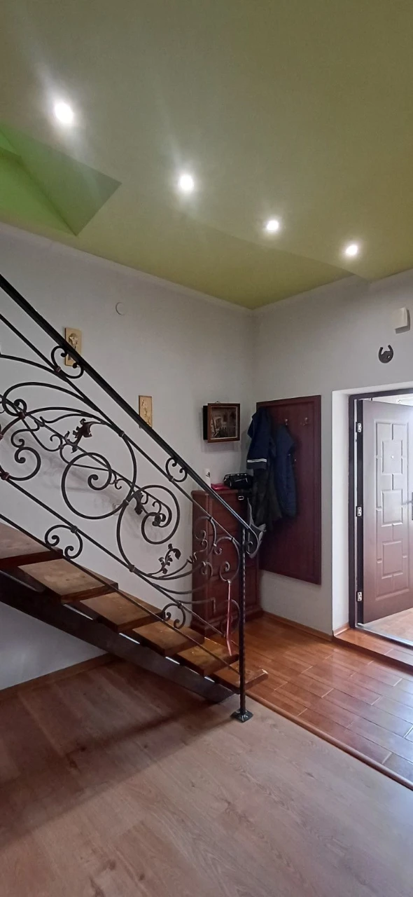 3 к.кв., 100 м.кв р-н Білочки
