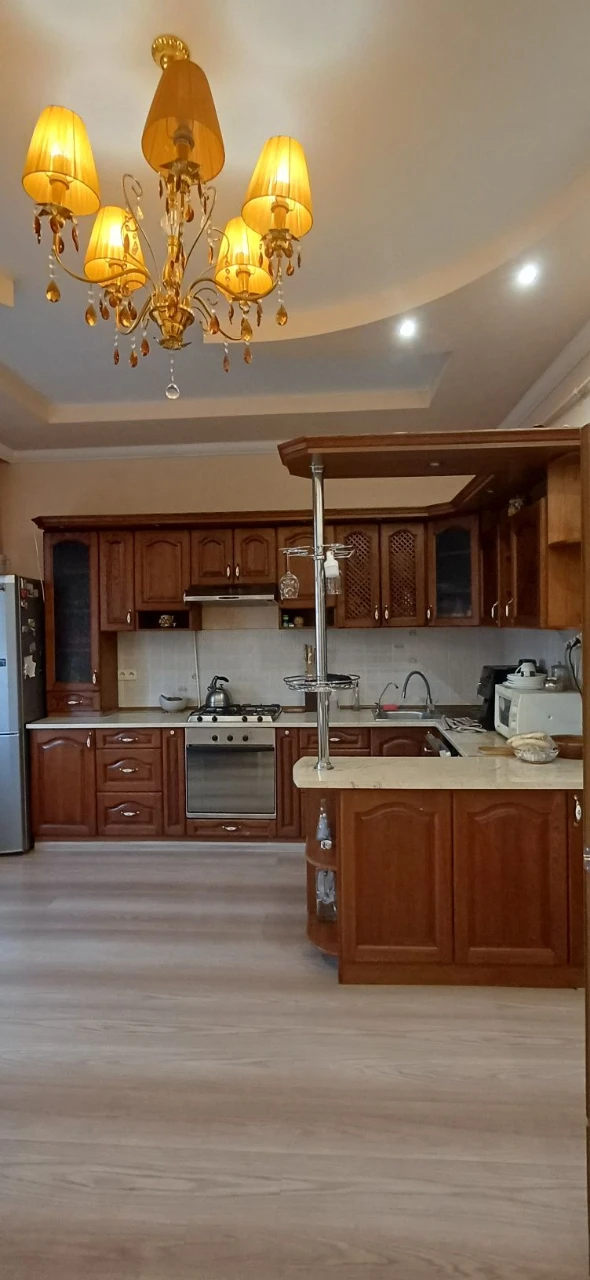 3 к.кв., 100 м.кв р-н Білочки
