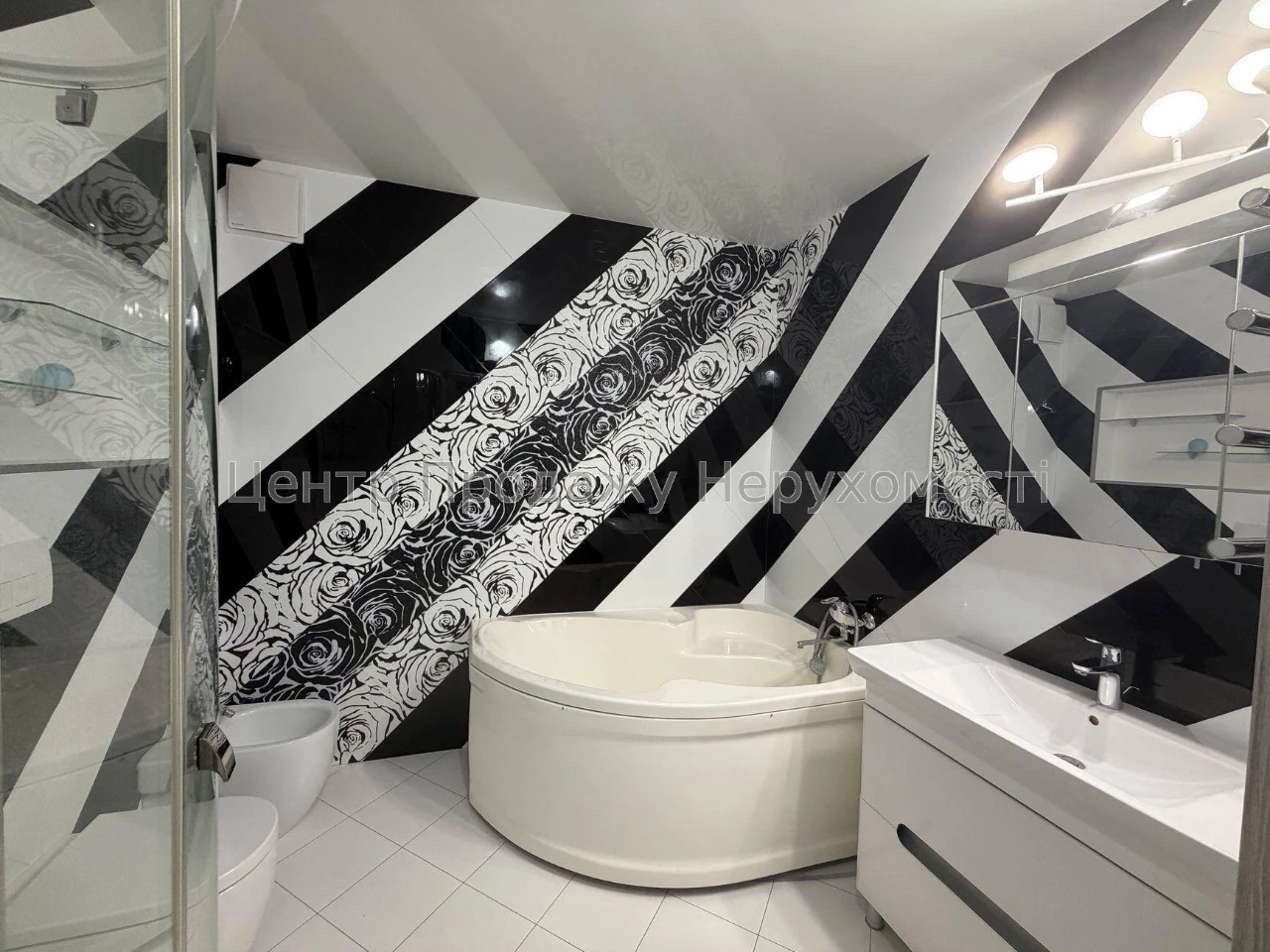 Продажа 3-комнатной квартиры, 90 м², 15/19 этаж, ЖК "Сонячная Брама"