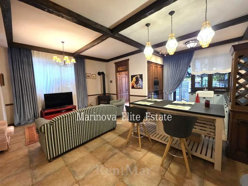 Quality House on 13 Fontan Street, 186 sq m + Loft / 2 acres