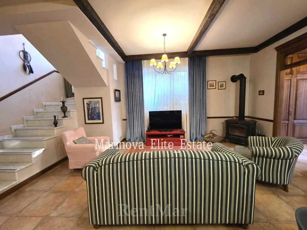 Quality House on 13 Fontan Street, 186 sq m + Loft / 2 acres