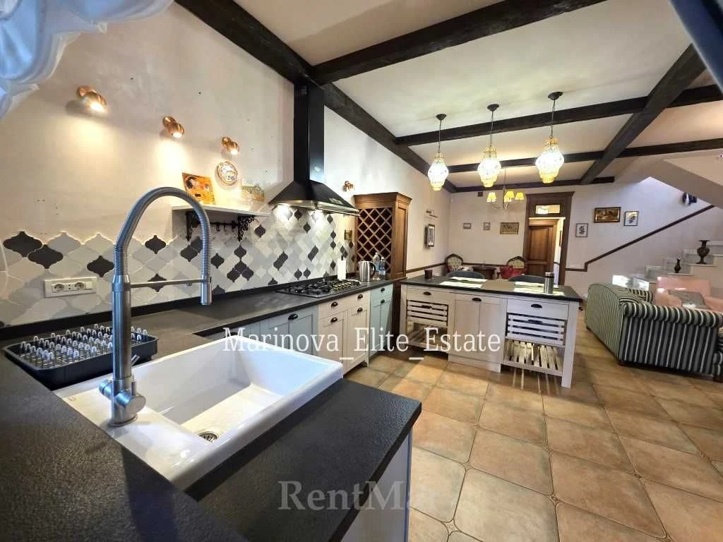 Quality House on 13 Fontan Street, 186 sq m + Loft / 2 acres