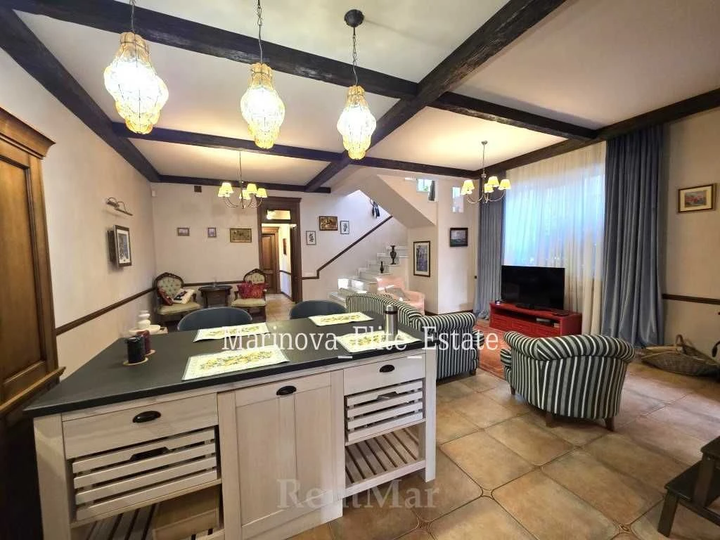 Quality House on 13 Fontan Street, 186 sq m + Loft / 2 acres