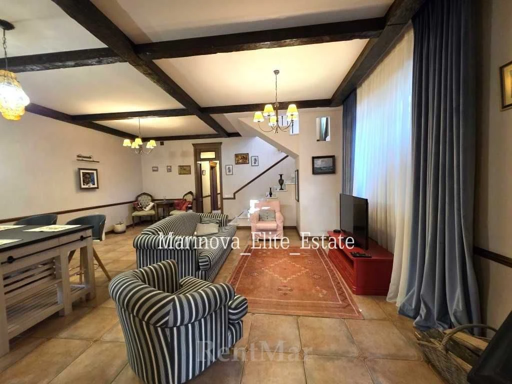 Quality House on 13 Fontan Street, 186 sq m + Loft / 2 acres