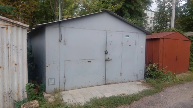 For sale: Garage 7 minutes from metro 23 Serpnia