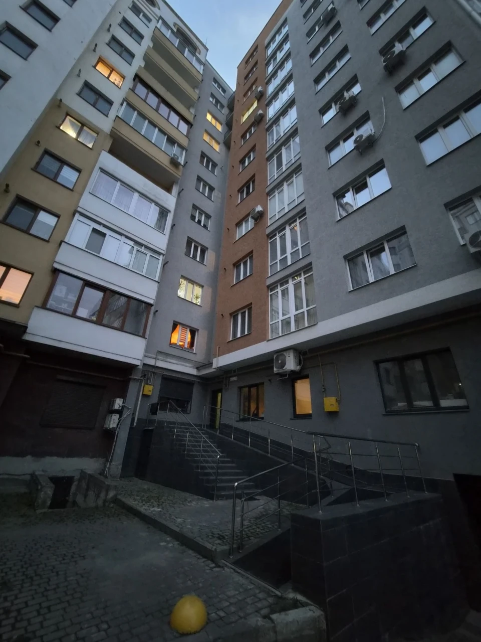 Шикарна 2 кімнатна квартира поруч центру