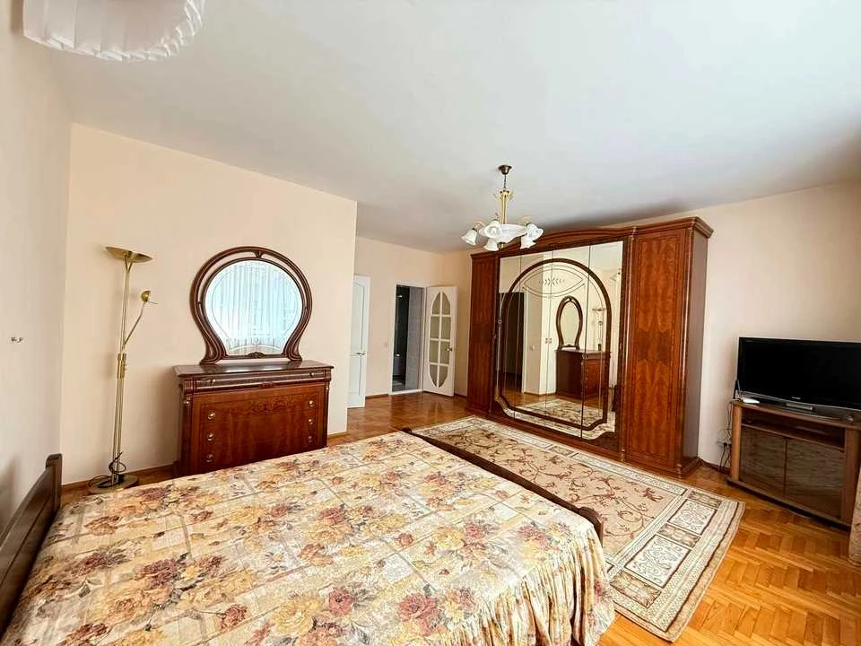 Apartment. Kyiv, Oleksandra Konyskyi St.