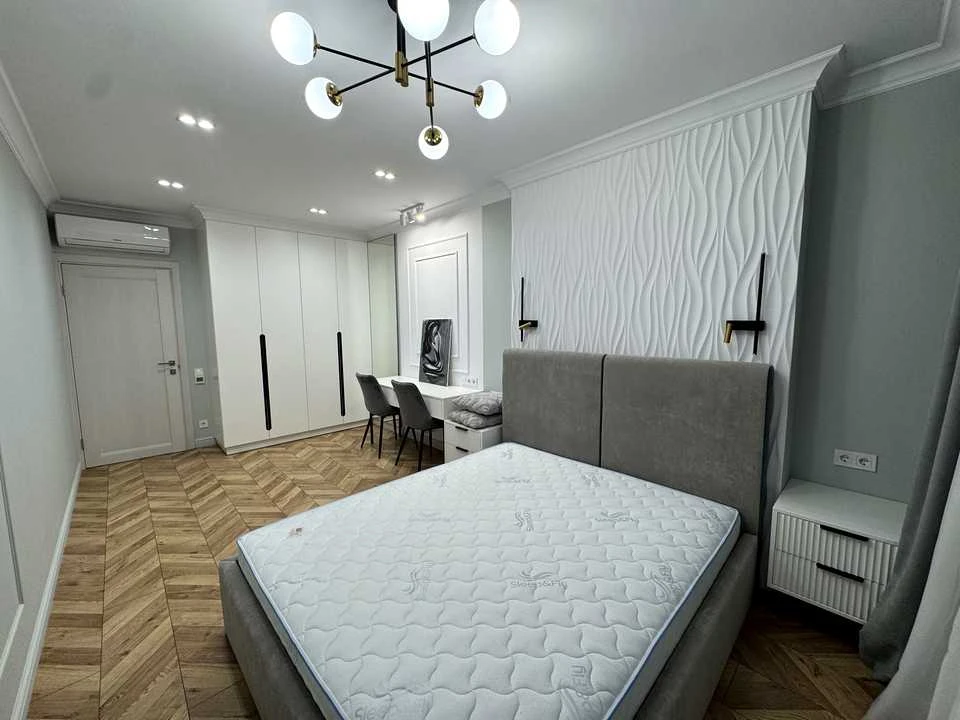 Apartment. Kyiv, Brestsky Prospect