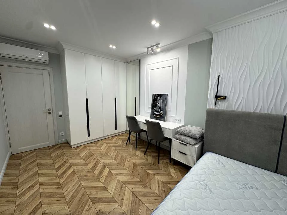 Apartment. Kyiv, Brestsky Prospect