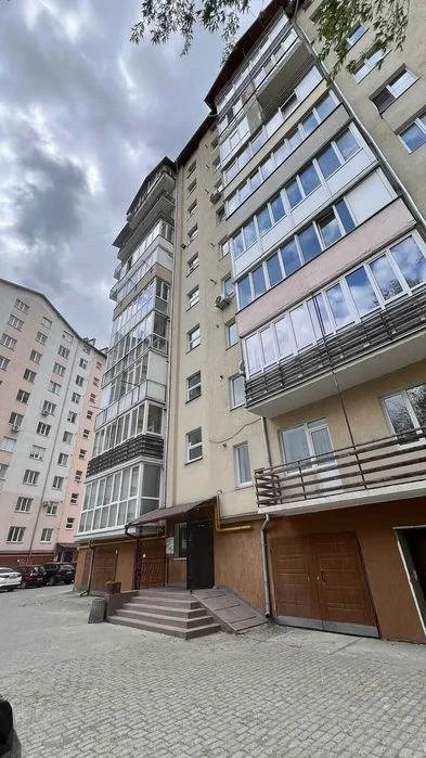 Продажа: Двухкомнатная квартира ул.