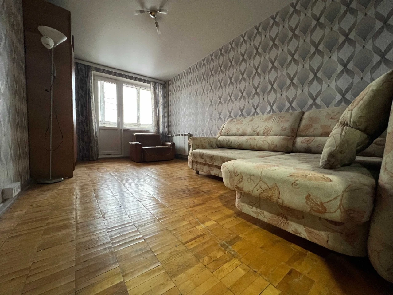 Rent a 2-bedroom apartment in Syrets'