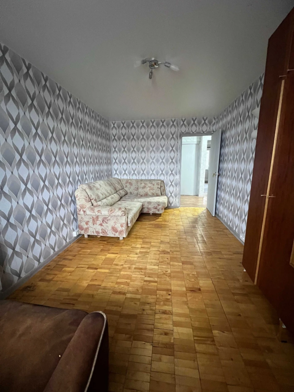 Rent a 2-bedroom apartment in Syrets'