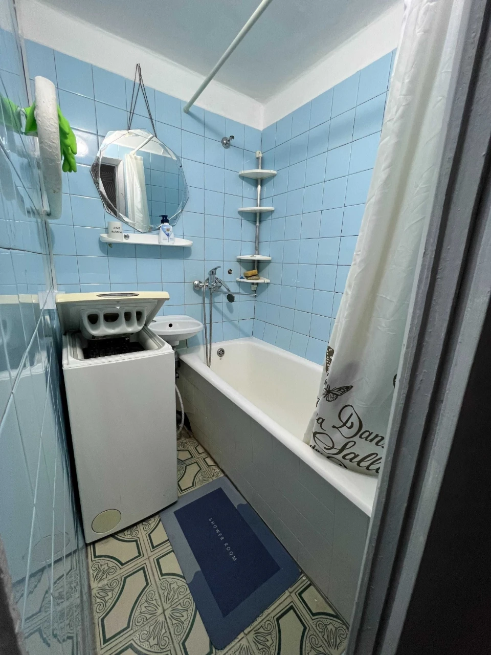 Rent a 2-bedroom apartment in Syrets'