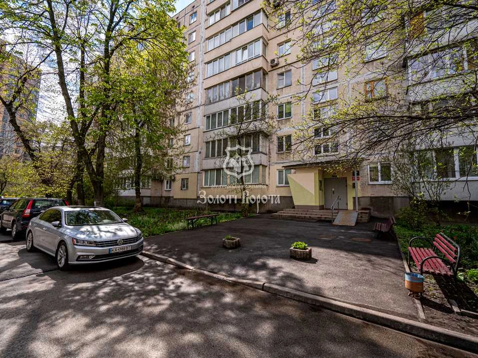 Квартира. Киев, улица Митрополита Василя Липковского, 9