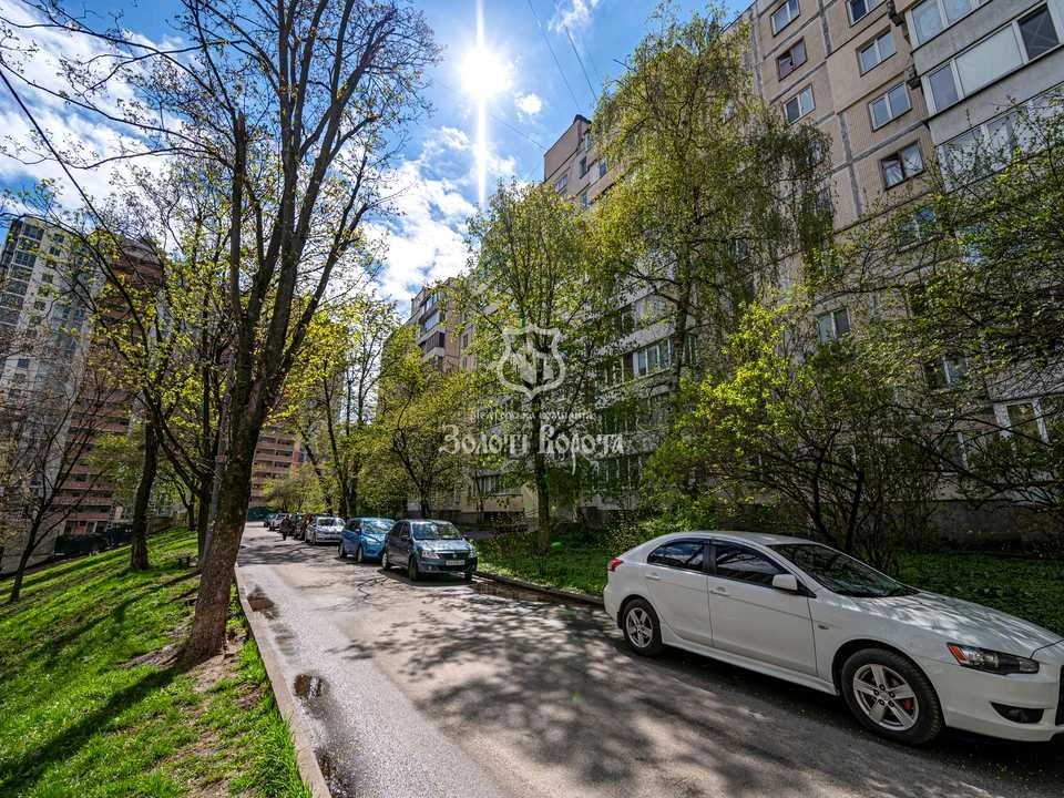 Квартира. Киев, улица Митрополита Василя Липковского, 9