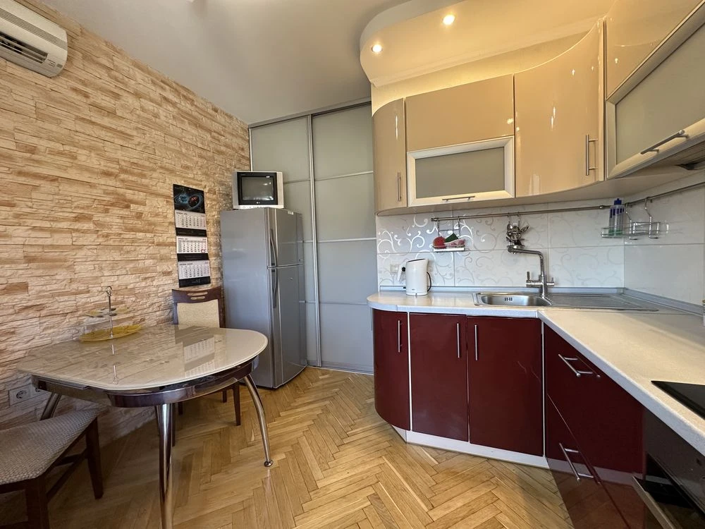 2 кім квартира з ремонтом, метро Теремки, Без Комісії