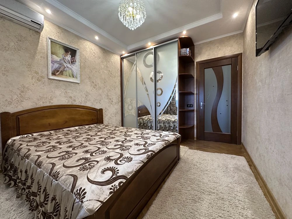 2 кім квартира з ремонтом, метро Теремки, Без Комісії