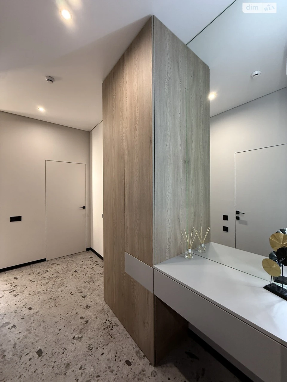 Long-Term Rental Apartment in Arcadia