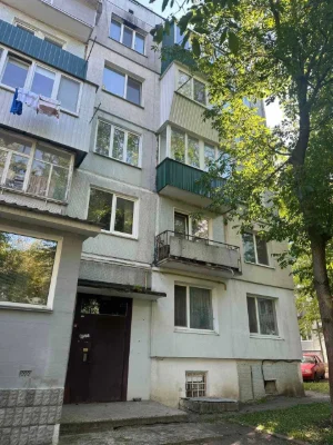 Найдешевше двох кімнатна на Ракове. Жилий стан.